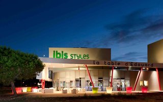 ibis styles nantes reze aeroport