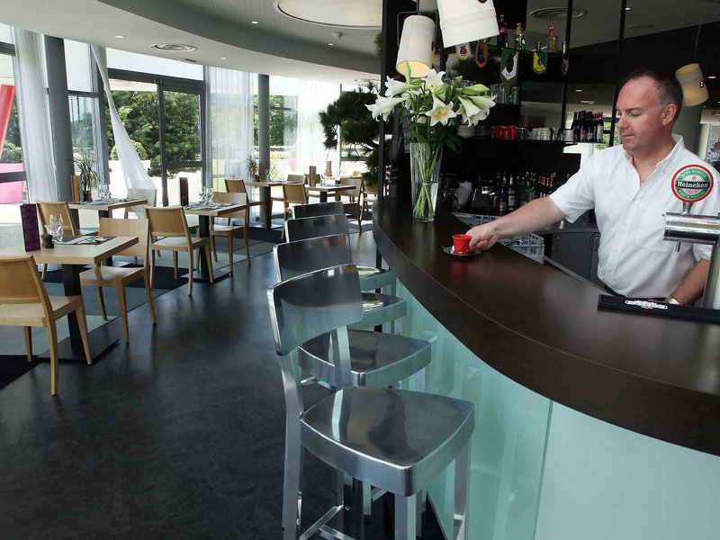 ibis styles nantes reze aeroport