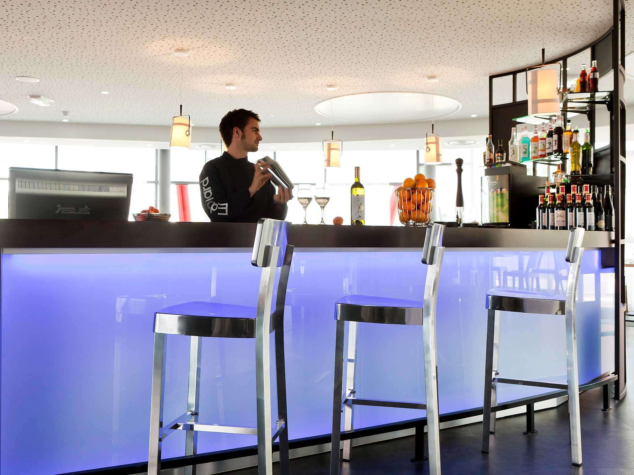ibis styles nantes reze aeroport