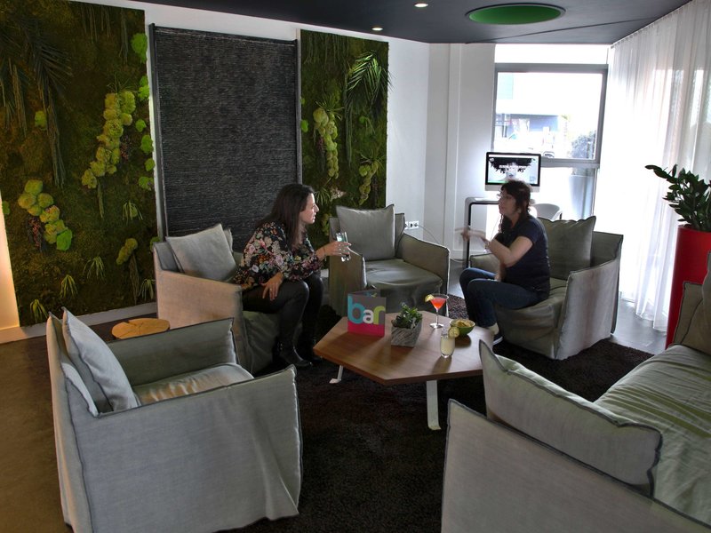 ibis styles nantes reze aeroport