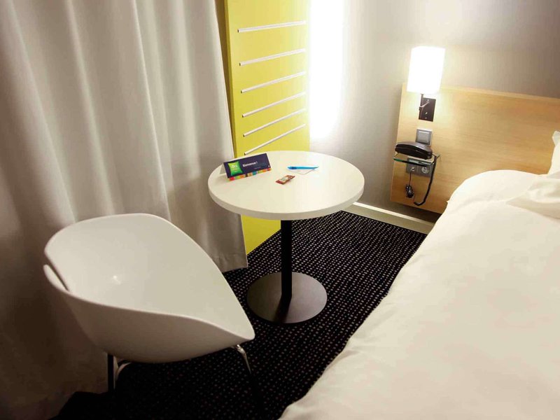 ibis styles nantes reze aeroport