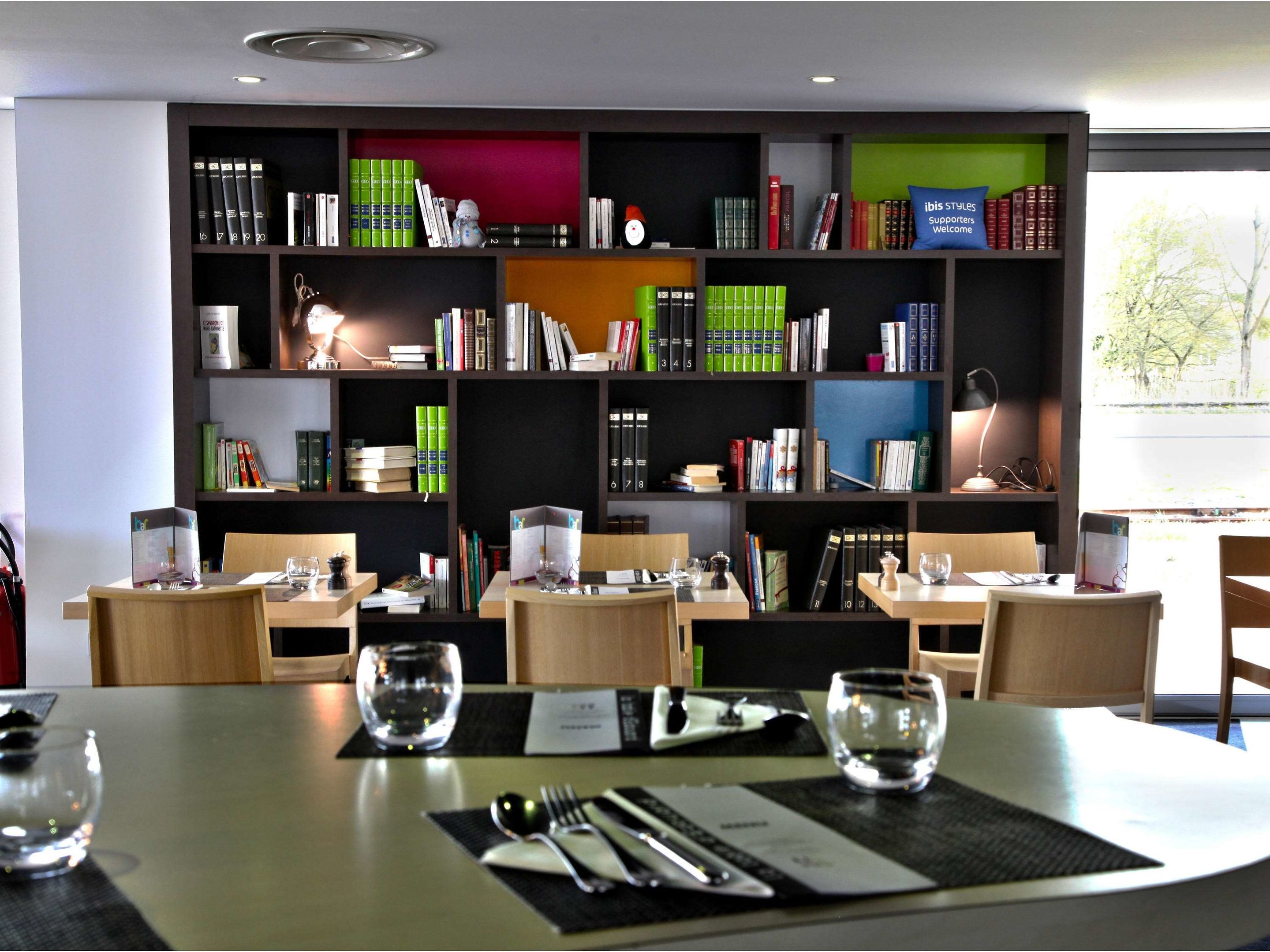 ibis styles nantes reze aeroport