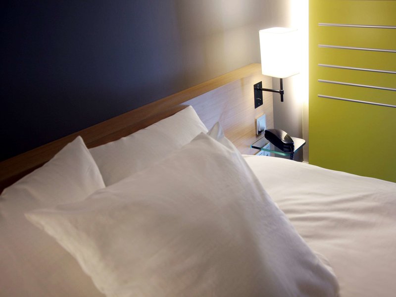 ibis styles nantes reze aeroport