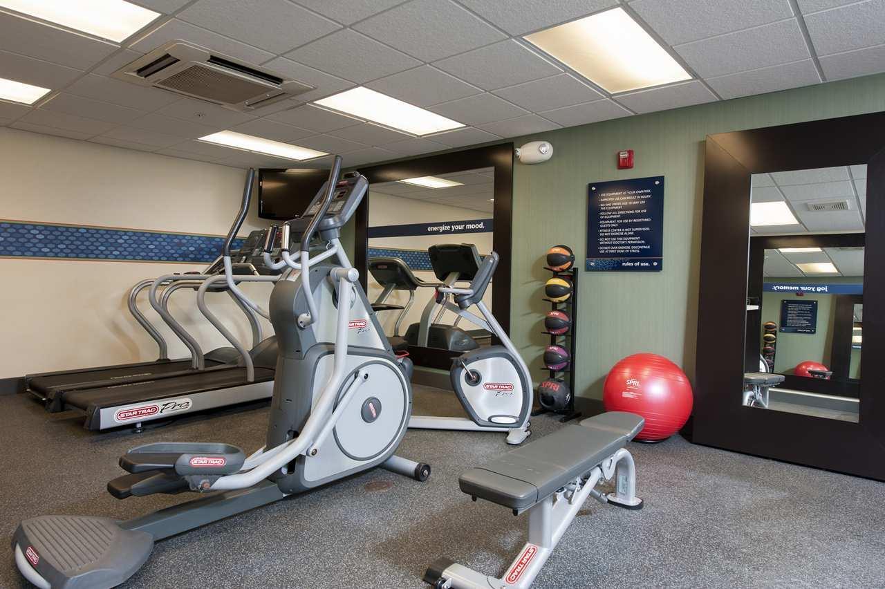 hampton inn and suites moline quad city intl aprt