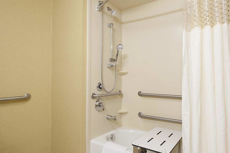 hampton inn and suites moline quad city intl aprt