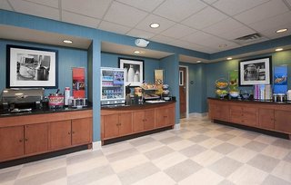 hampton inn and suites moline quad city intl aprt