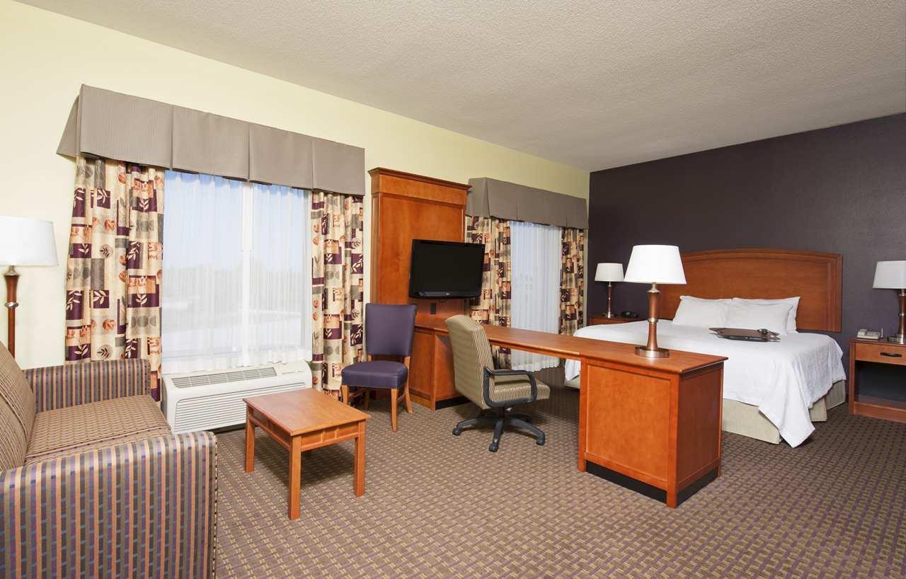 hampton inn and suites moline quad city intl aprt