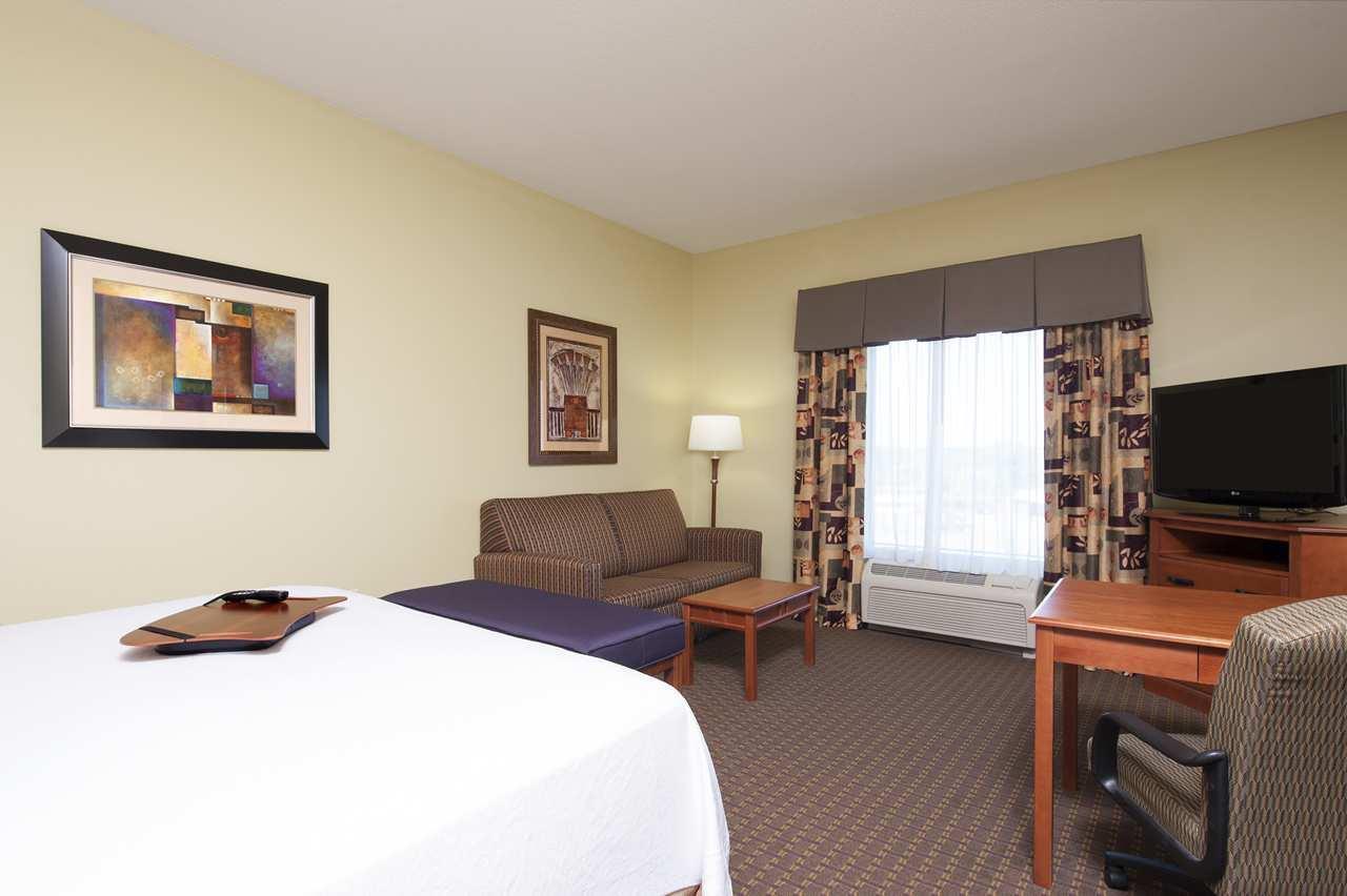 hampton inn and suites moline quad city intl aprt