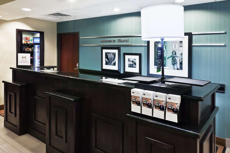 hampton inn and suites liberal