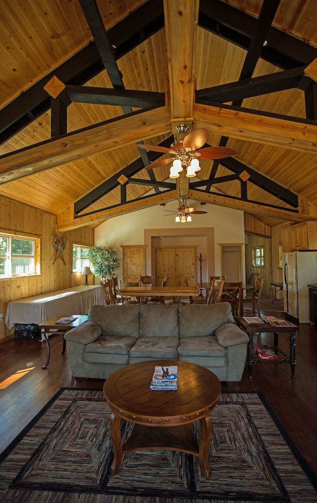 diamondstone guest lodges