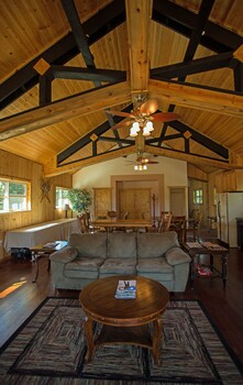 diamondstone guest lodges