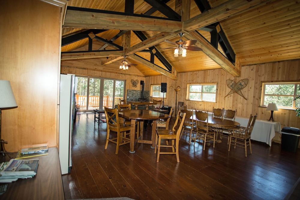 diamondstone guest lodges