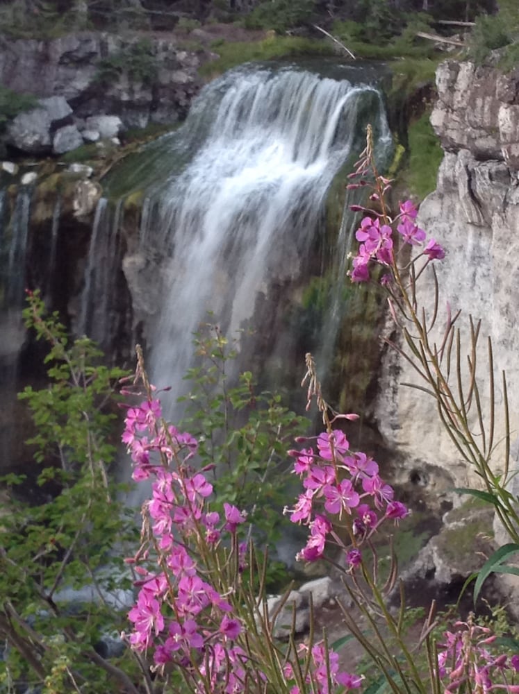 diamondstone guest lodges