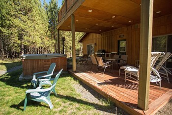 diamondstone guest lodges