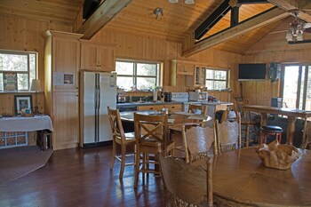 diamondstone guest lodges