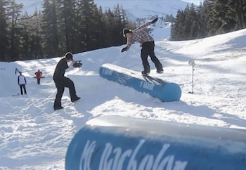 diamondstone guest lodges