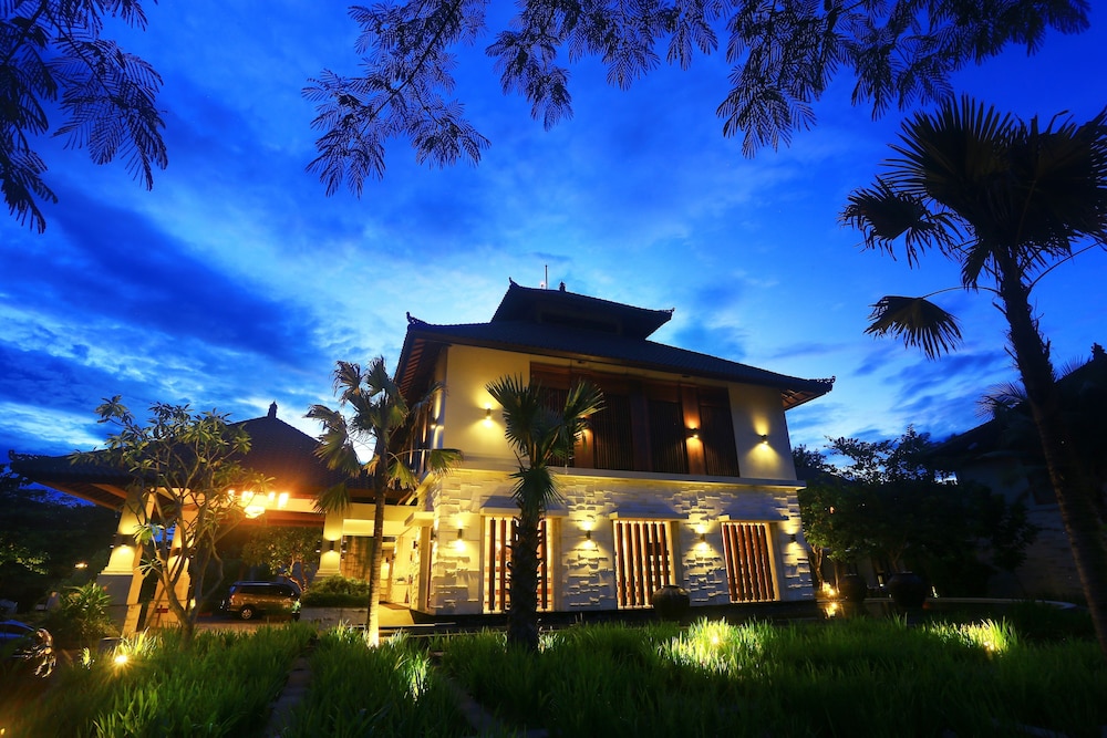 grand whiz hotel nusa dua