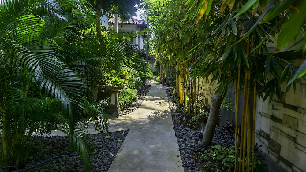 grand whiz hotel nusa dua