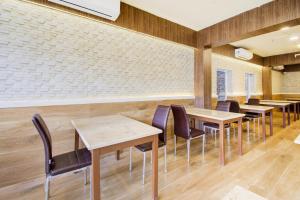 super townhouse oak seventy seven