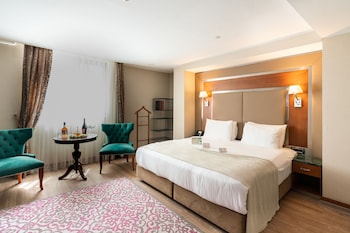 dosso dossi hotels old city