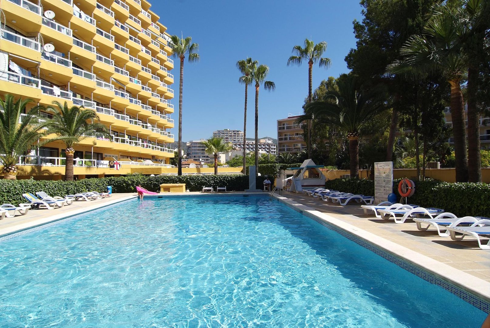 las palomas apartments econotels