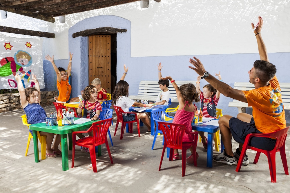 invisa hotel club cala blanca