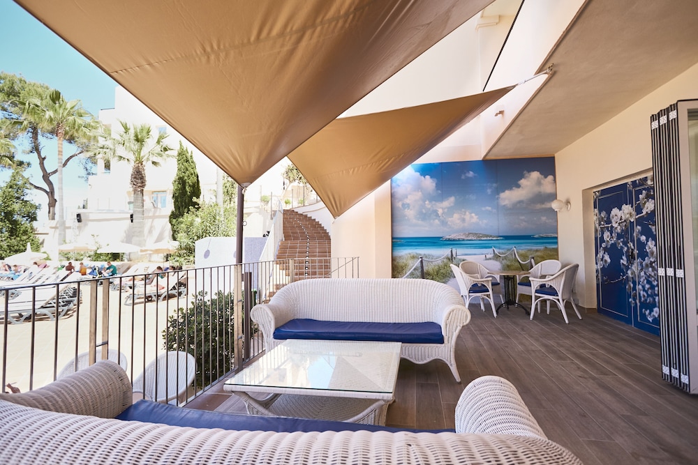 invisa hotel club cala blanca