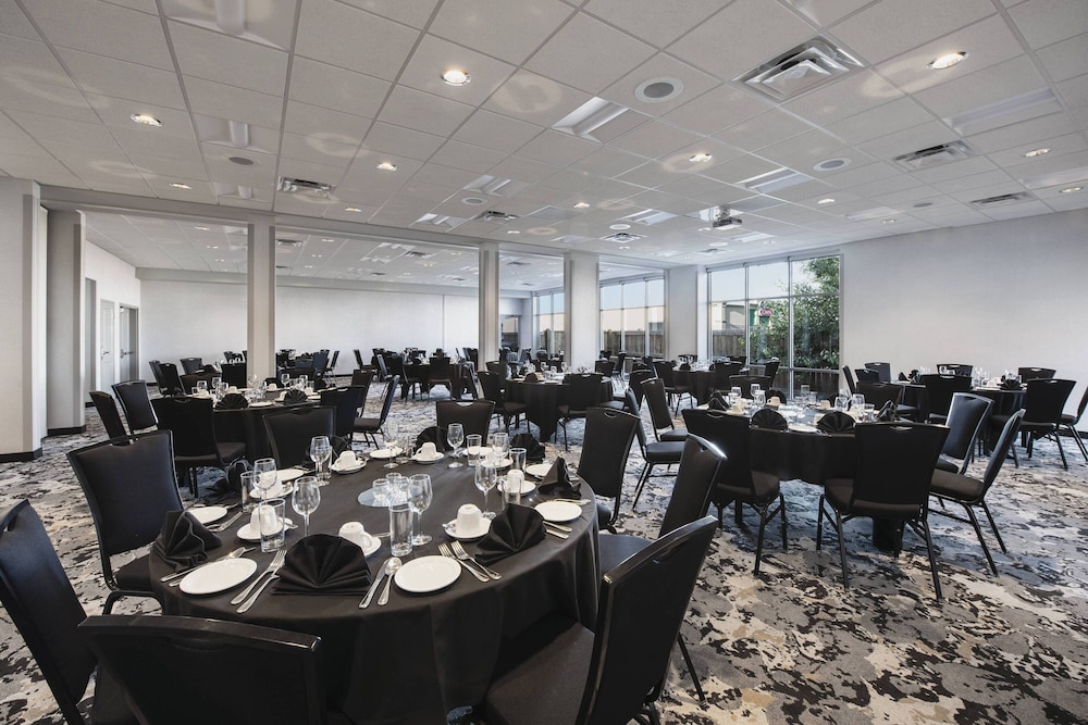 fairfield inn and suites by marriott winnipeg