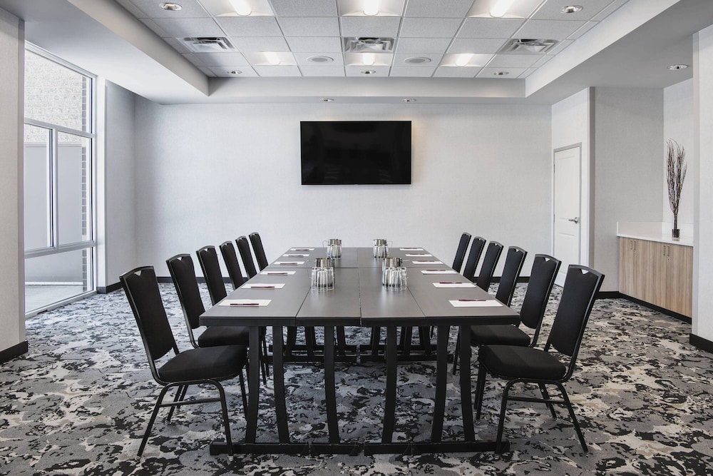 fairfield inn and suites by marriott winnipeg