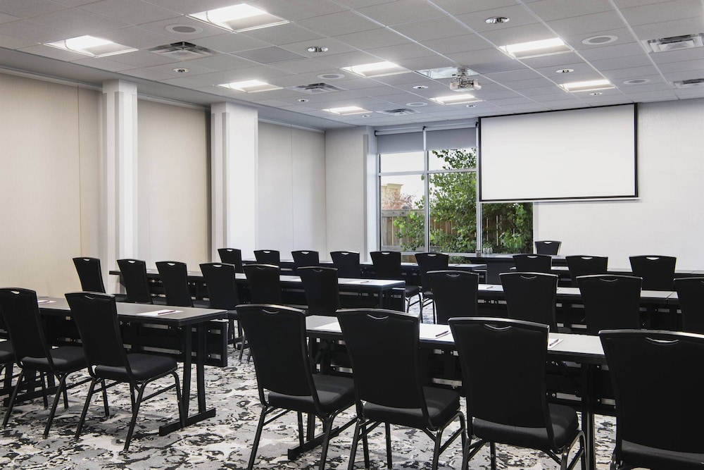 fairfield inn and suites by marriott winnipeg