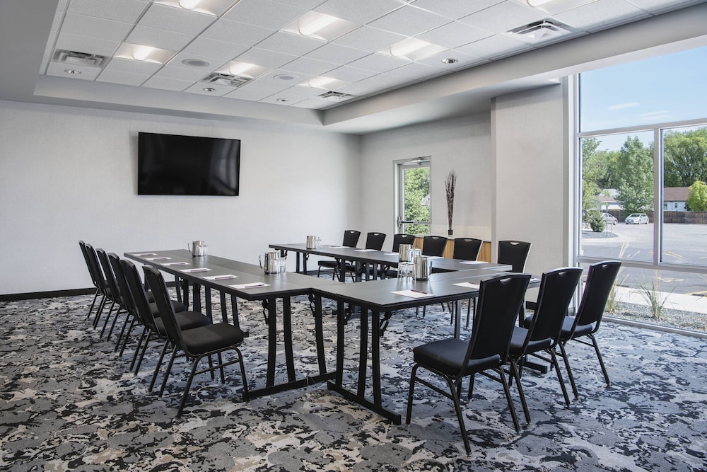 fairfield inn and suites by marriott winnipeg