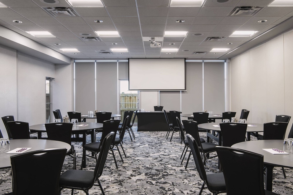 fairfield inn and suites by marriott winnipeg