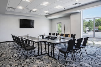 fairfield inn and suites by marriott winnipeg