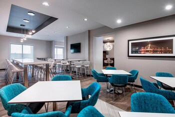 fairfield inn and suites by marriott winnipeg