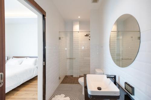 play poshtel and cafe