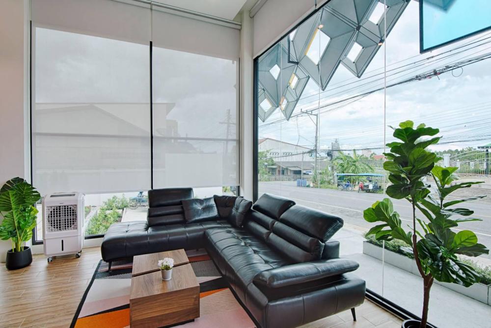 play poshtel and cafe