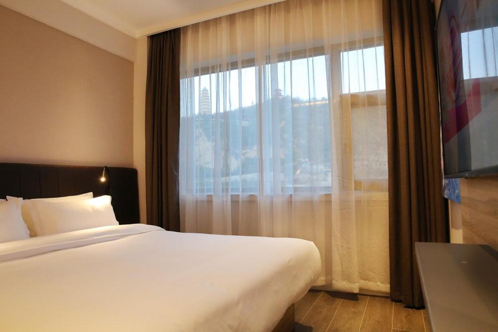 hanting premium hotel yanan pagoda mountain