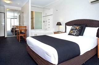 alpha hotel canberra