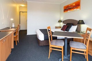 alpha hotel canberra