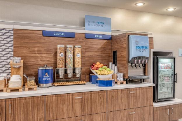 holiday inn express and suites vandalia an ihg hotel