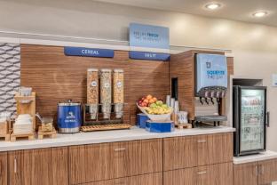 holiday inn express and suites vandalia an ihg hotel