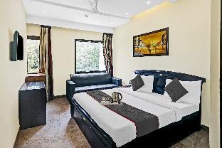 super townhouse prakash continental near netaji subhash place metro station