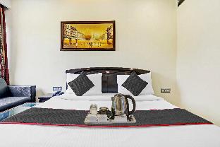 super townhouse prakash continental near netaji subhash place metro station