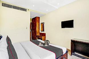 super townhouse prakash continental near netaji subhash place metro station