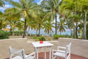 Crown Beach Resort And Spa - Adults Only,Avarua>>Arorangi,5 star