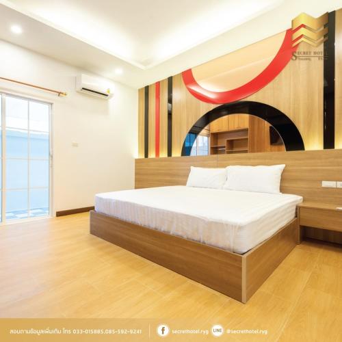 Secret Hotel,,3 star