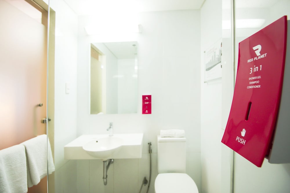 red planet makati avenue manila