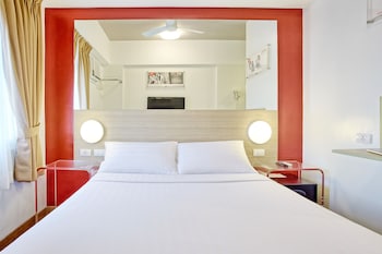 red planet makati avenue manila