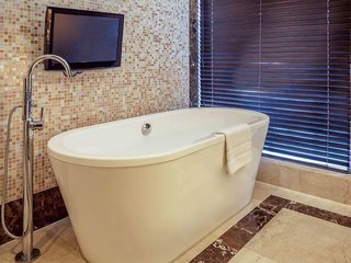 joy nostalg hotel and suites manila