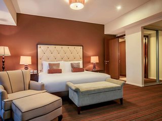 joy nostalg hotel and suites manila